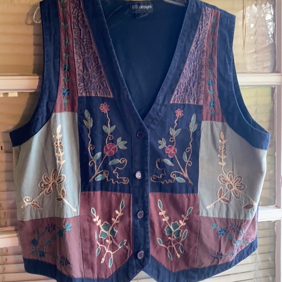 D.D. Designs Embroidered Sz XL Vest- Very Good Condition - Picture 2 of 6